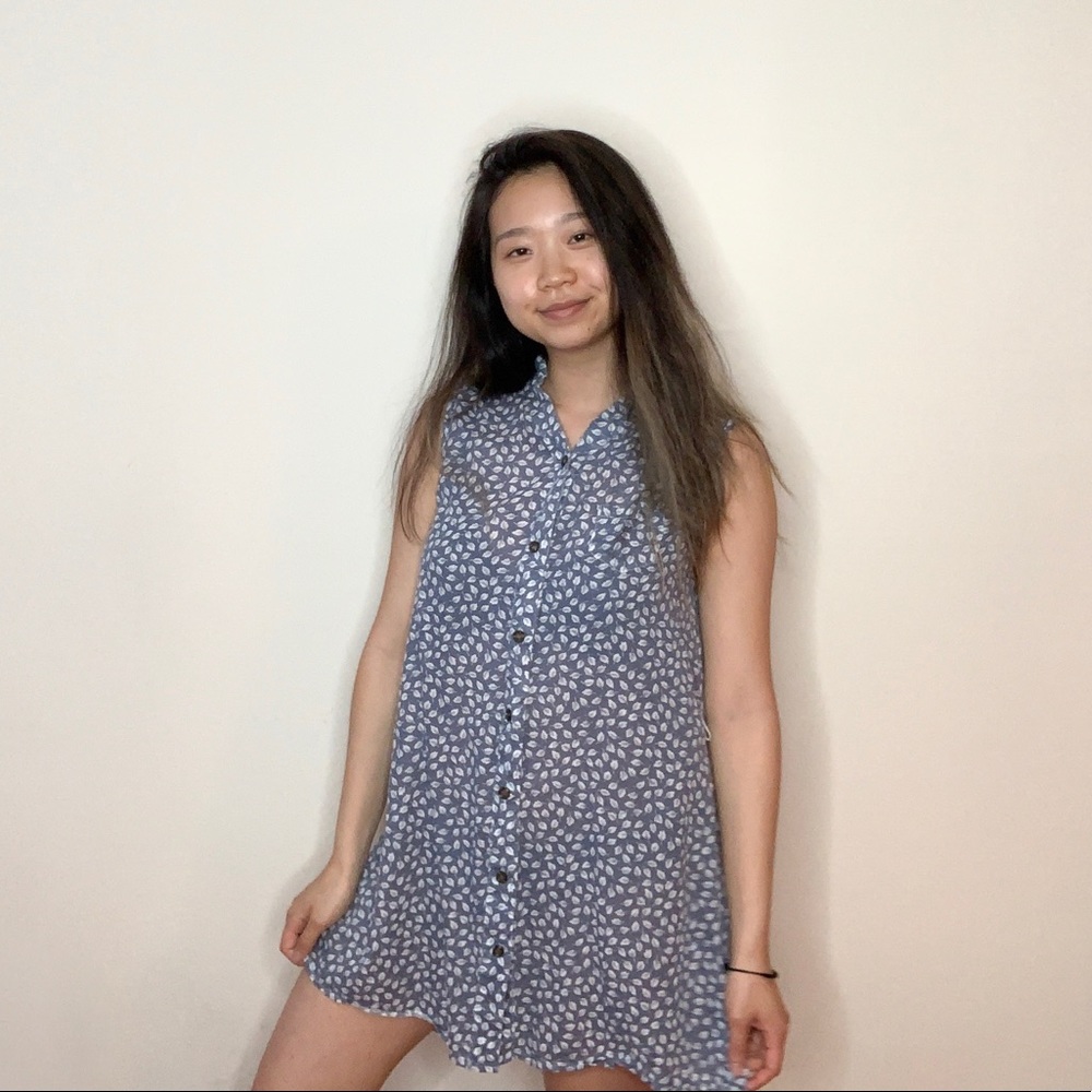 sleeveless leaf print button-down dress